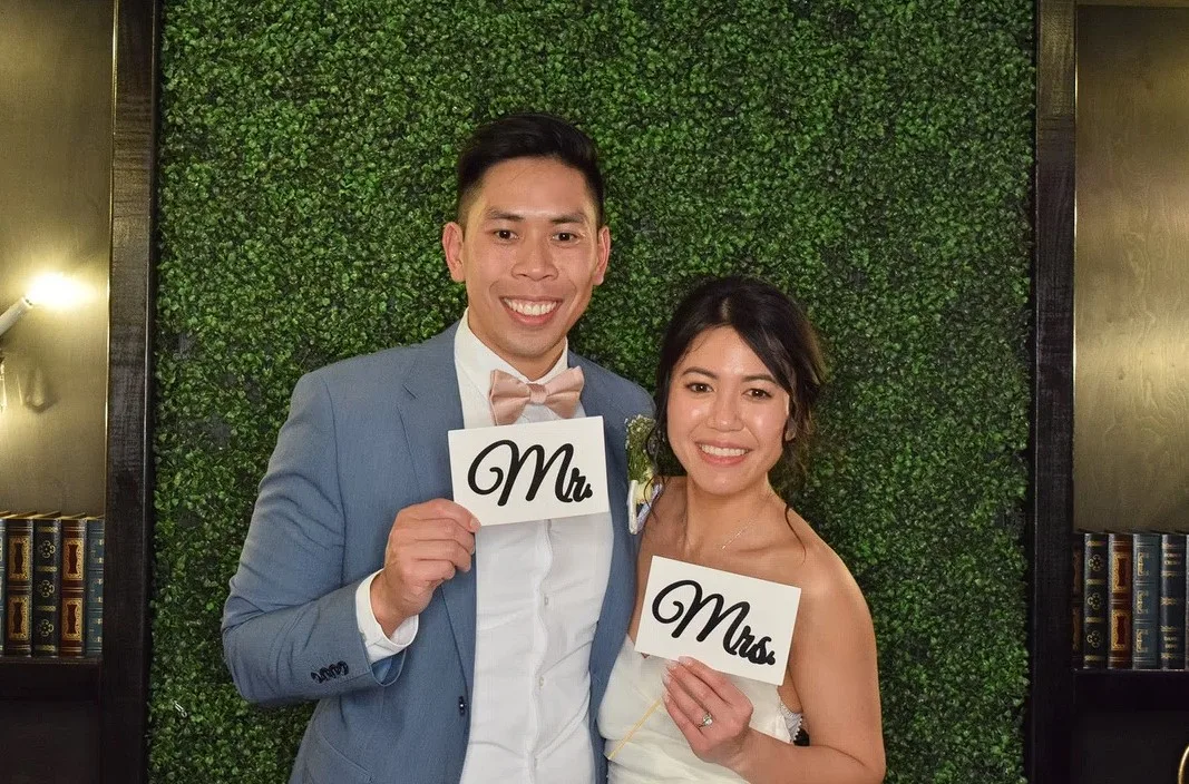 Wedding Photo Booth: The Definitive Guide (2024)