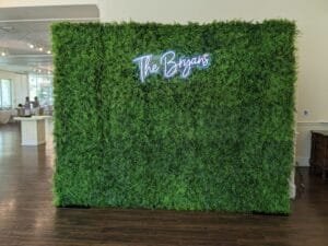 Looking for creative photo booth backdrop ideas? From sequin walls to floral greenery and neon signs, discover stunning backdrops for weddings and events.